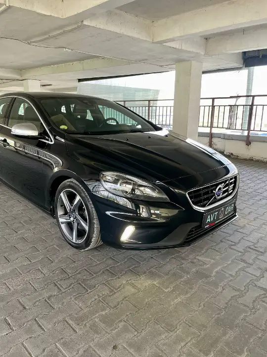 Volvo v40
