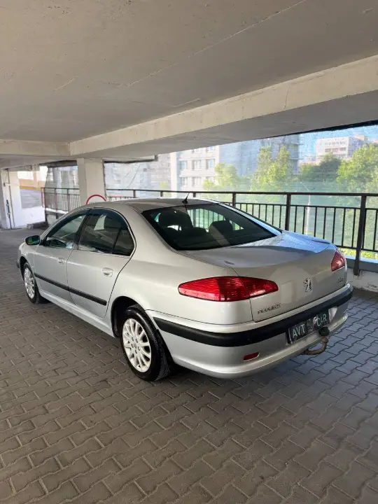 Peugeot 607