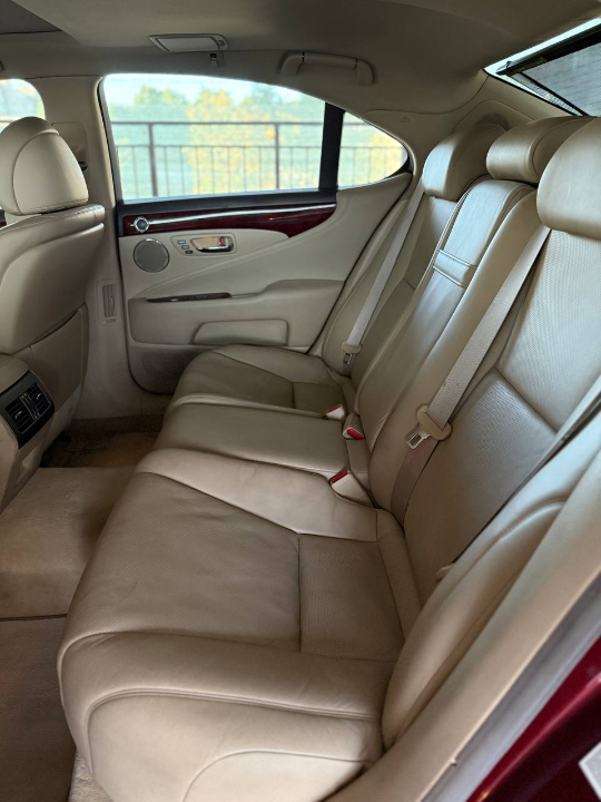 Lexus LS