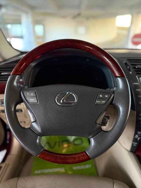 Lexus LS
