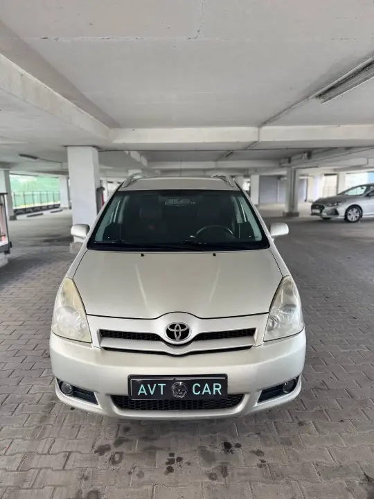 Toyota Corolla Verso, фотография 1