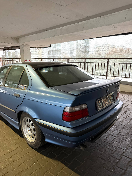 BMW 320I