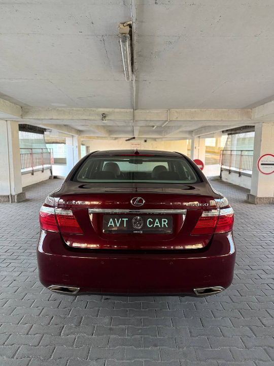 Lexus LS