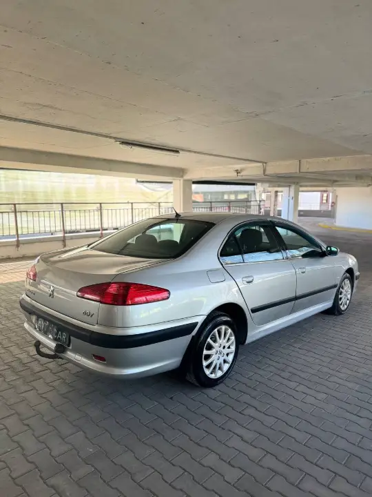 Peugeot 607