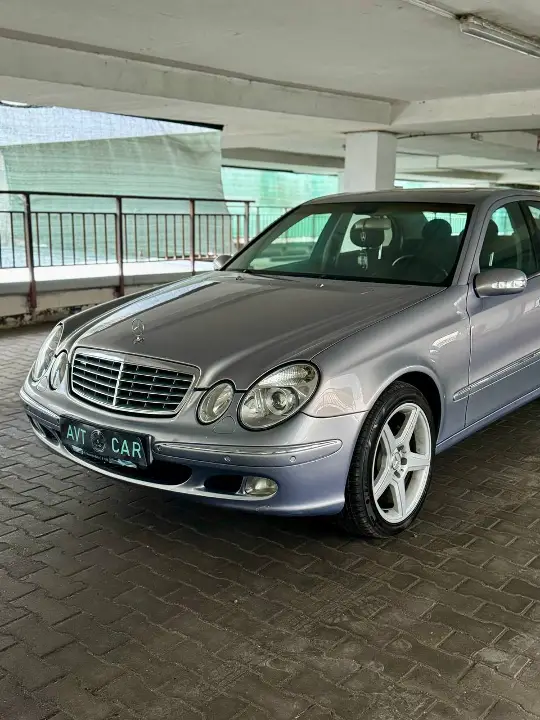 Mercedes-Benz E320