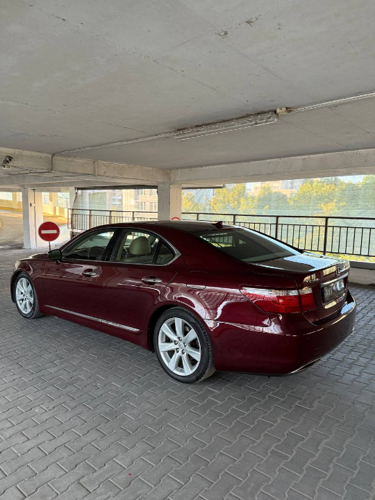 Lexus LS