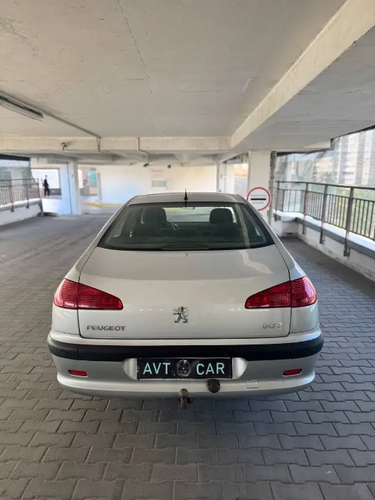 Peugeot 607