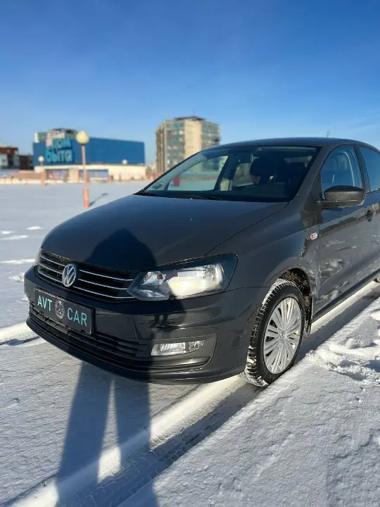 VOLKSWAGEN POLO SEDAN